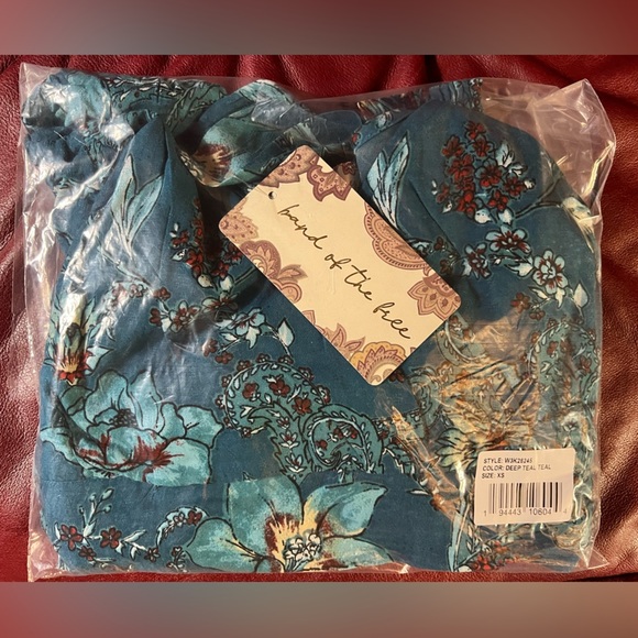 Band of the Free Sybille Teal Blue Floral Crossover Crop Top Size XS NWT - Picture 6 of 7